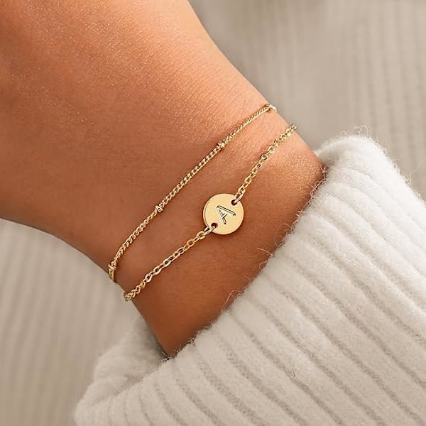 A-Z Guld Initial Armbånd til Kvinder Trendy - Fint 32K Guldbelagt Lagdelt Perle Bogstav Initial Armbånd Personlig Disk Monogram Armbånd O