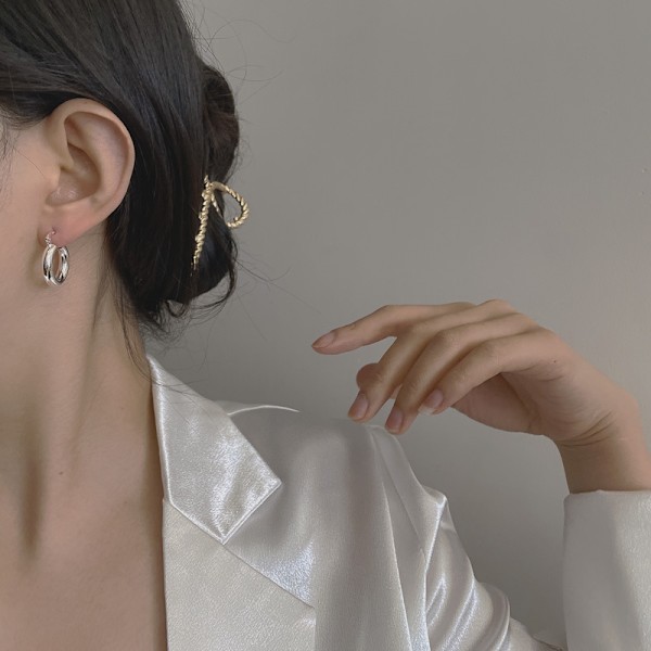 Smidigt böjda rörformade cirkelörhängen, fashionabla örhängen, lämpliga för olika tillfällen