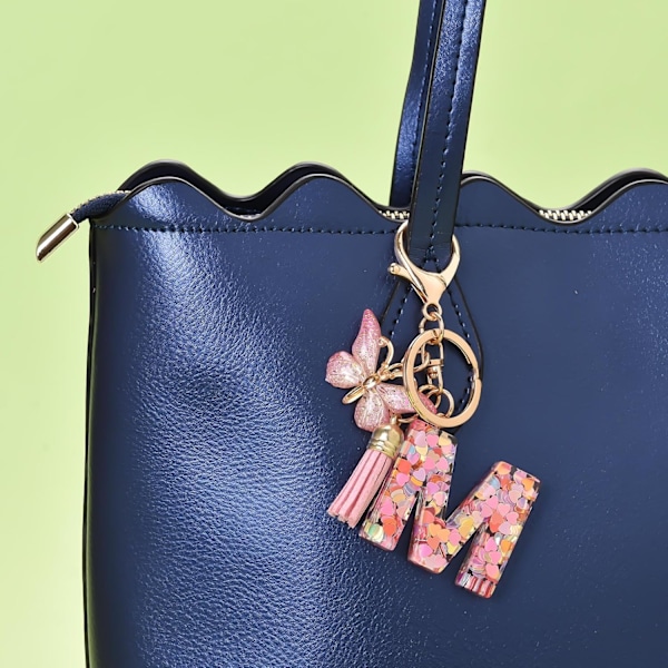 Mode Alphabet Initial Bogstav Nøglering Tassel Butterfly Vedhæng Nøglering til Pung Håndtasker Kvinder Pige Pink Butterfly Letter M