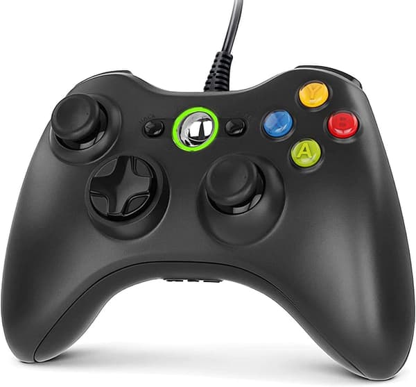 Xbox 360 og PC-kompatibel controller med sort USB-kabel. Joystick/joypad controller ⋆ Plug & Play ⋆ Indbygget dobbelt vibration ⋆ Lang og holdbar