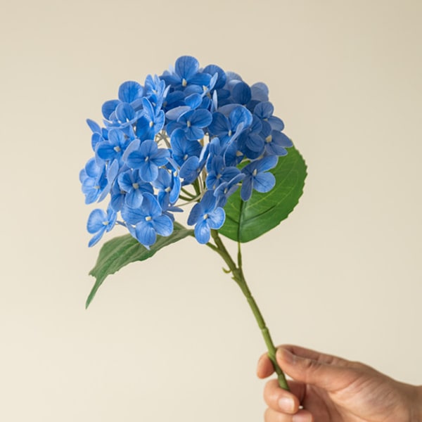 Attarct<p>Lyxig känsla: Denna konstgjorda hortensia-bukett ger en lyxig känsla. De använda materialen är av hög kvalitet och efterliknar strukturen och mjukheten hos riktiga blommor.