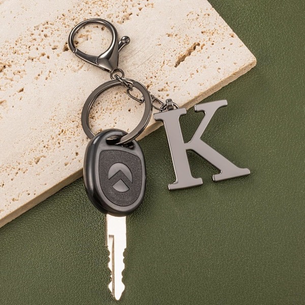 Nøglering med Guld Bogstav A-Z til Kvinder Taske Charms Pung Charms Til Håndtasker Metal Alphabet Initial Letter Nøglering Black-d