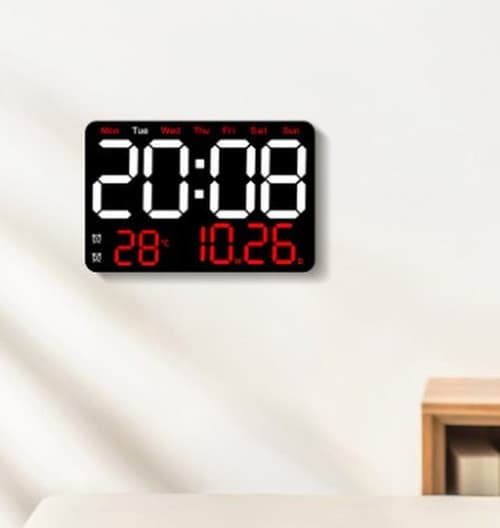 Digital kalenderklocka med stor lättläst display, tid, veckodag och datum – grön