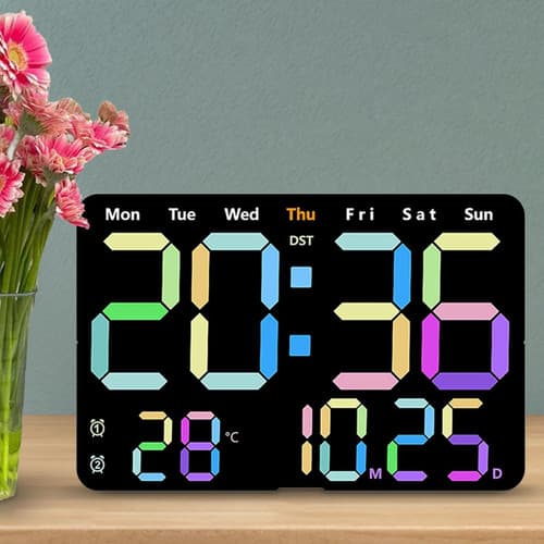Digital kalenderklocka med stor lättläst display, tid, veckodag och datum – grön