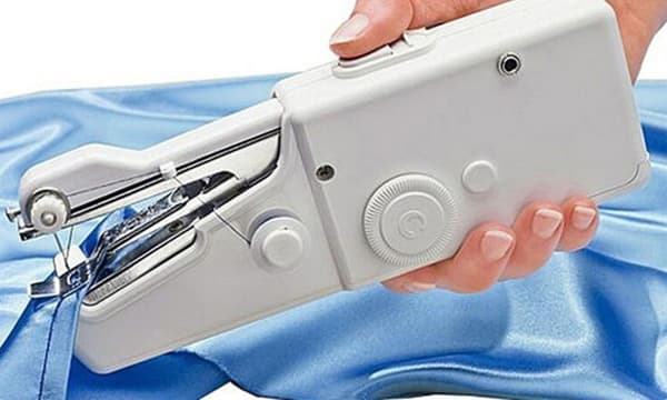 Bärbar handhållen trådlös elektrisk symaskin