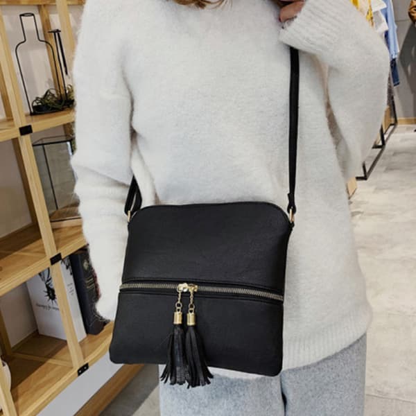Tassel Charm Crossbody Väska Svart