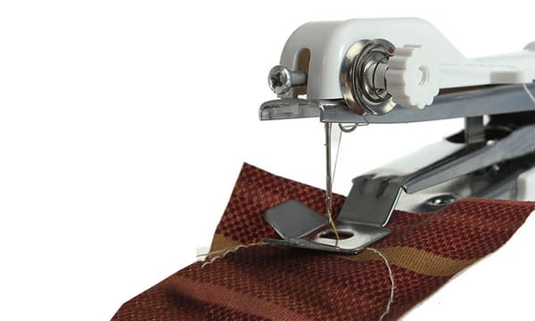 Bärbar handhållen trådlös elektrisk symaskin
