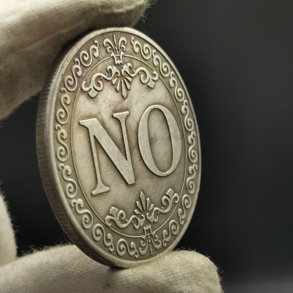 Beslutsmynt - Dubbelsidig Ja/Nej, Antik Silvergrå, Dekorerad med Blomdesign, Samlarobjekt, Perfekt Present