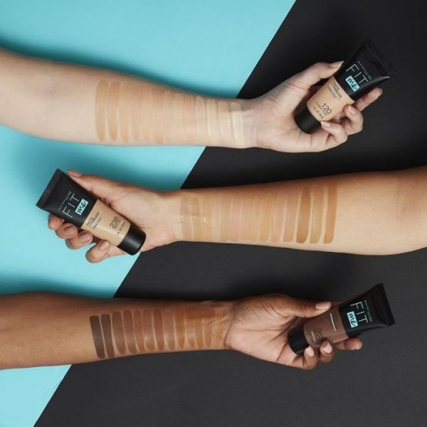 MAYBELLINE Fit Me Foundation - 230 Sandbeige - 30 ml Sand Beige