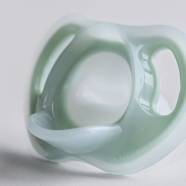 Nappar - TOMMEE TIPPEE - Ultralätt - 0-6 månader - Set med 2 BPA-fria nappar i ett stycke Blå och vit
