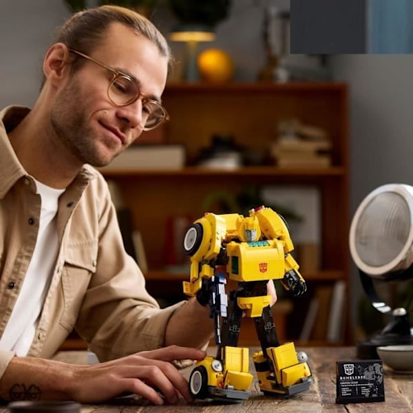 LEGO® Icons 10338 Transformers Bumblebee - Vuxen robotfigur - Fordon gul