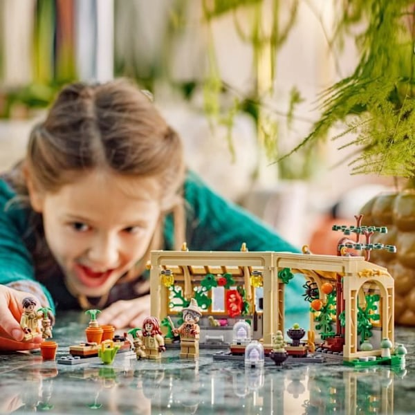 LEGO Harry Potter 76445 Tylypahko: Kasvitunnit - Tyttölelu 8-vuotiaille