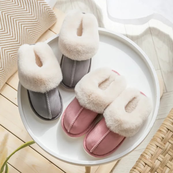 Varm vinterhemma-pälstofflor för kvinnor Lyxig konstläder mocka plysch Par bomullsskor inomhus sovrum platta klackar fluffiga tofflor Light gray 44-45(fit 42-43)
