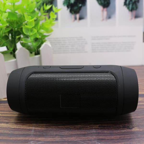 Langaton Bluetooth-kaiutin bassotehosteilla