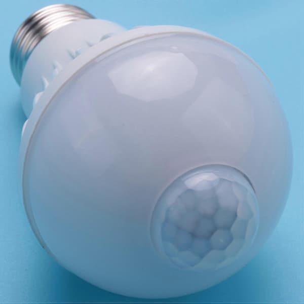 {YM}3X E27 LED-pære med bevegelsessensor, LED PIR bevegelsessensorpære, 5W