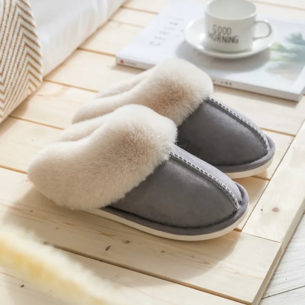 Varm vinterhemma-pälstofflor för kvinnor Lyxig konstläder mocka plysch Par bomullsskor inomhus sovrum platta klackar fluffiga tofflor Light gray 44-45(fit 42-43)