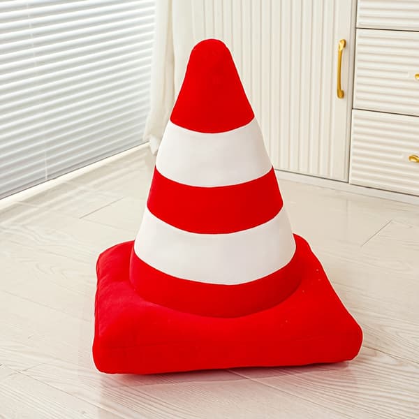 Rød konisk pyntepute ensfarget mykt materiale Halloween julegave dekor triangular pyramid 1