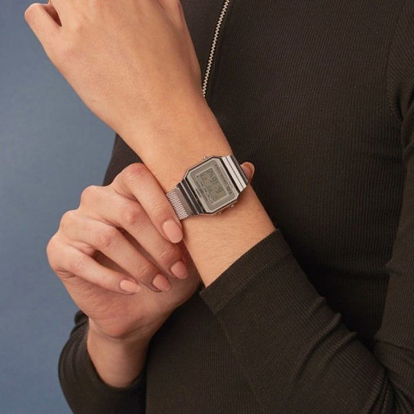 Casio unisex vintage ur - A700WEM-7AEF - Vandtæt - Milanese mesh armbånd Vit