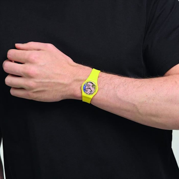 Klocka - SWATCH - Konstresa 2023 - Gul silikonarmband - Flerfärgad urtavla - Trendig stil Gul, flerfärgad
