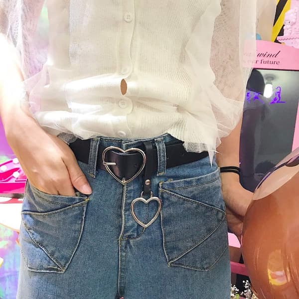 2 stk. hjerteformet midjebelte med sort skinnbelte til damejeans