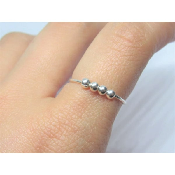 Justerbar anti-stressring med roterande pärlor i platina guld
