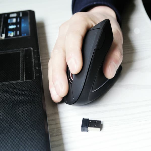 Ergonomisk trådløs vertikal mus - reduser håndleddsmerter