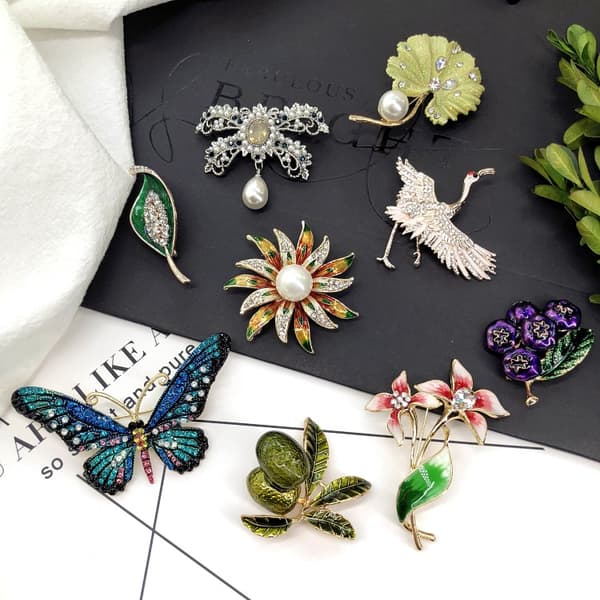 Kvinde Stor Farverig Sommerfugleformet Brosche Pin Rhinestone Krystal