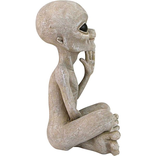UFO-statyett, liten sittande, sandsten