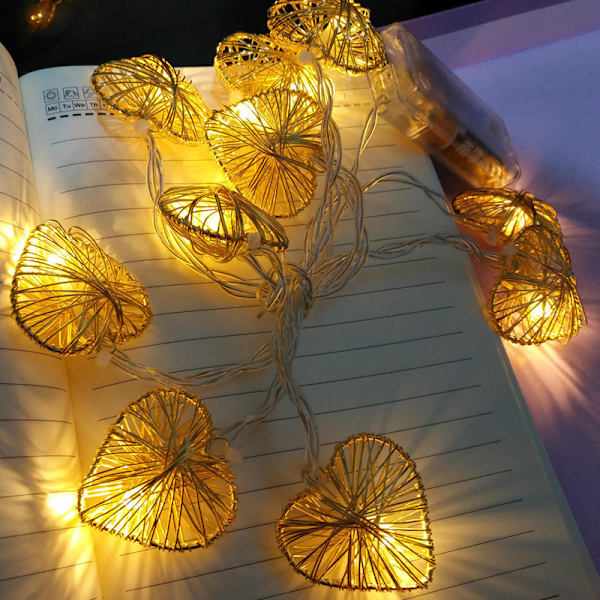 LED-sydänvalosarja - 6 m USB - 40 lämpimän valkoista sydäntä - Tytön