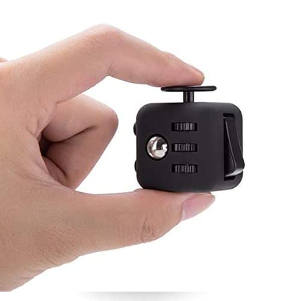 Fidget Cube - stressiä lievittävä lelu hermostuneille kaikille