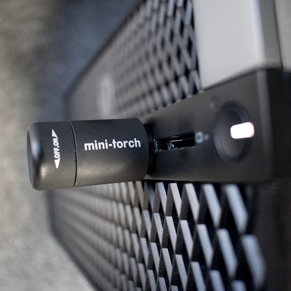 Mini USB-ladattava taskulamppu avaimenperällä