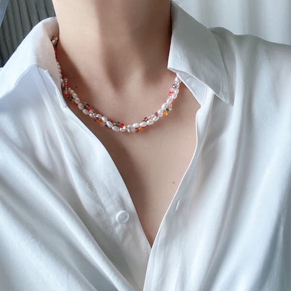 Pärlhalsband med pärlor