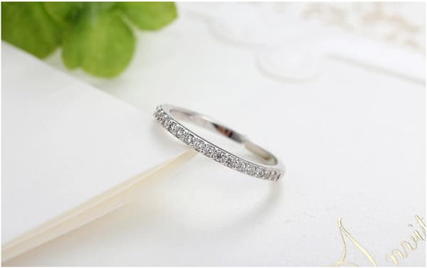 Simulert diamant stabelbar ring evighetsbånd for kvinner