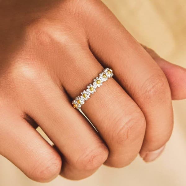 Säädettävä avoin sormus kukilla Daisy Silver Silver