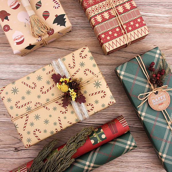 1 rulle Kraft julpapper - Snöflinga julgran Pat