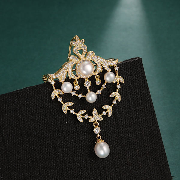 Vintage court style sötvatten pärla kopparpläterad guld brosch