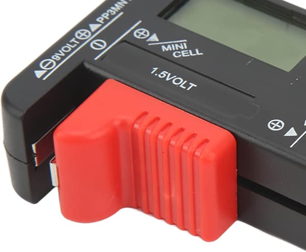 Digital batteritester, universal batteritester, egnet til AA, AAA, C, D, PP3, 9V, 1,5V batterier
