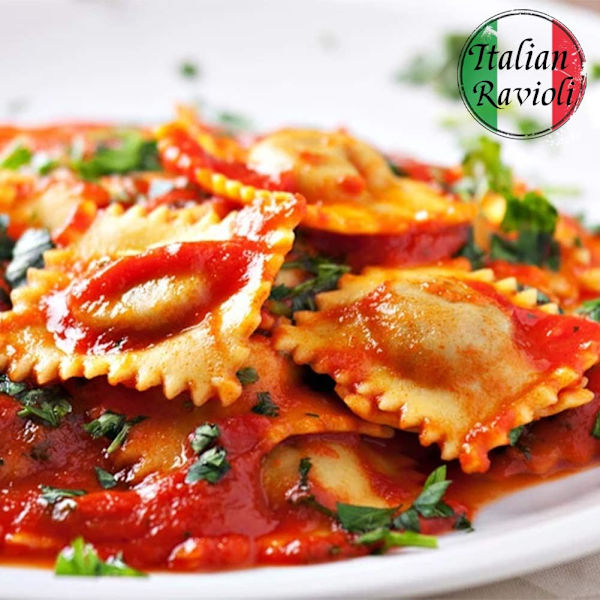Raviolileikkurit, puiset raviolileikkurit kahvalla ja reunalla Ravioli W