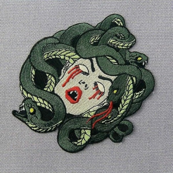 Blodig Medusa broderad märke strykmärke 10*11cm