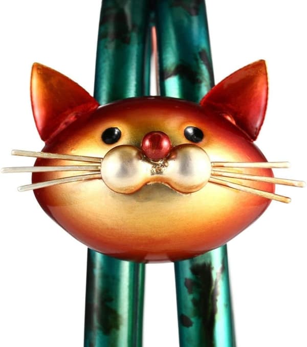 Moderne dekorasjon av metallskulptur kattunge