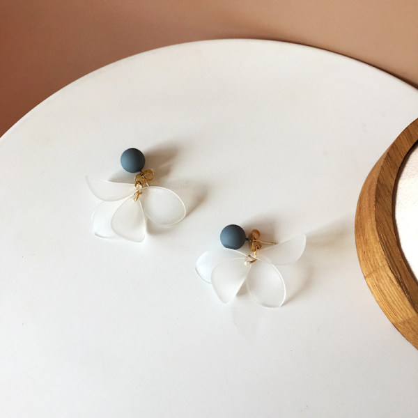Unika kronbladsformade designörörhängen, utsökta och små