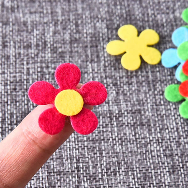 100 stycken filtblommor tygblommor omslag för DIY-hantverk, Assor