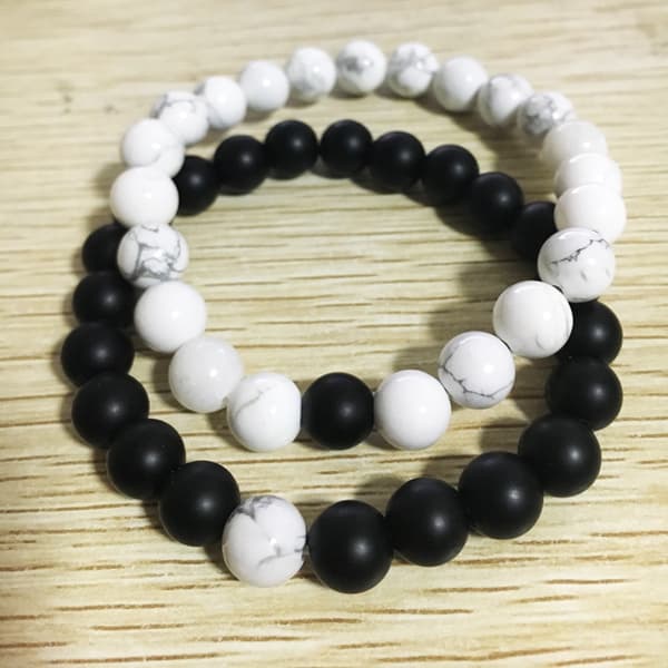 Sæt med 2 sorte og hvide silikoneperle-armbånd til mænd og kvinder