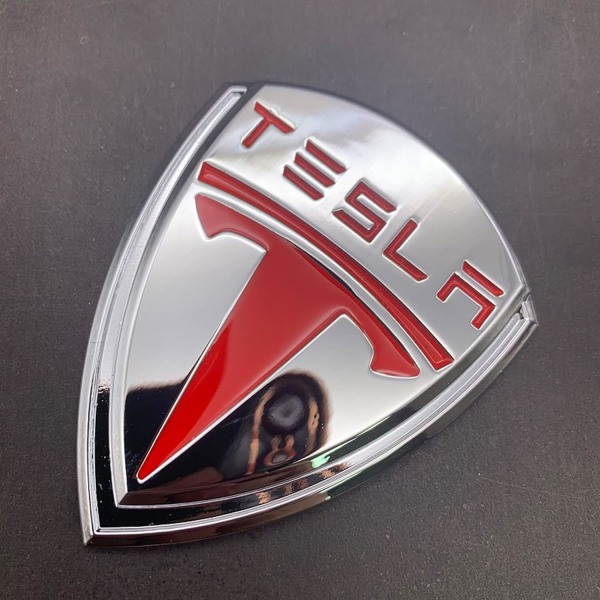 Autotarvikkeet ja Tesla-kyltti - 3D-metallikyltti / autotarra / setu