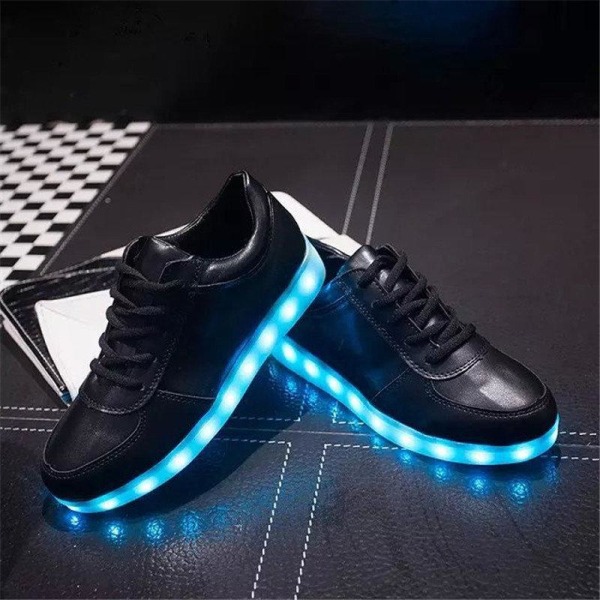 LED skor sneakers Barn/Vuxna, SVARTA - storlek 27-45 Black Storlek 39 Svarta