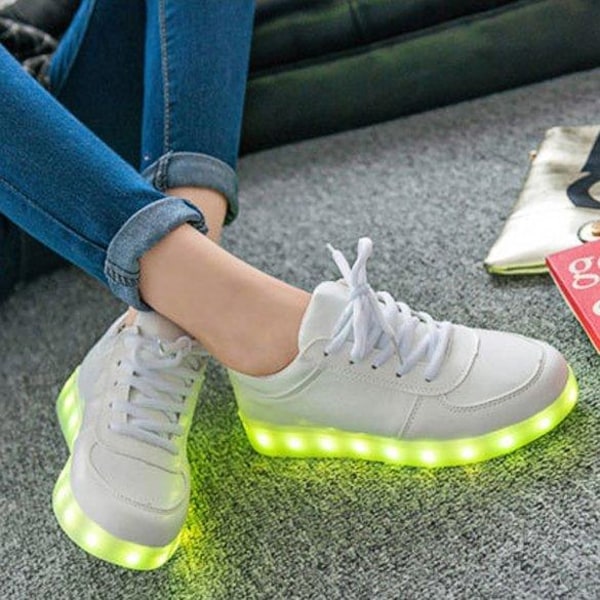 LED skor sneakers Barn/Vuxna, VITA - storlek 27-45 White Storlek 28 Vita