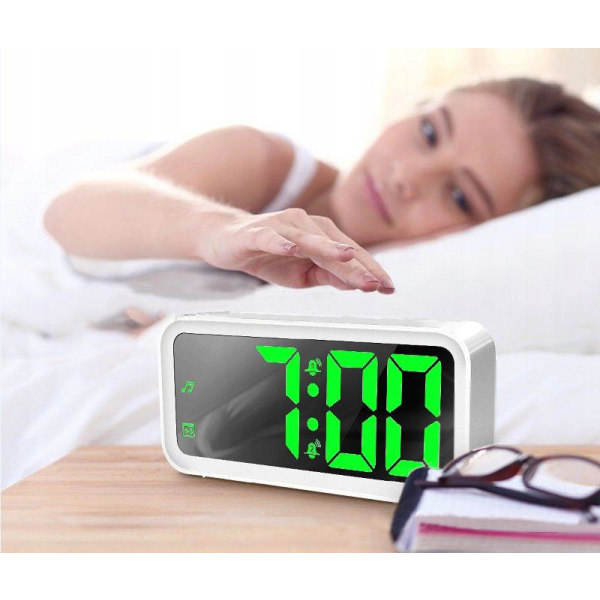 Digital klocka LCD/USB med alarm, termometer och datum - Svart