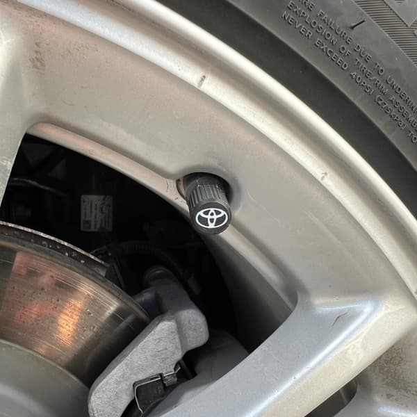 6x Bilhjul Däckventilhattar Däckfälg Stamskydd för Toyota Svart M