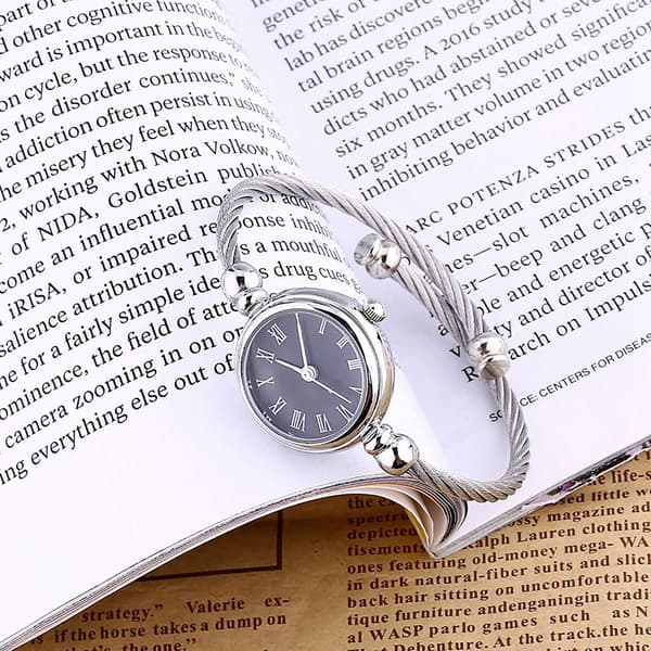 Dame Analog Quartz Alloy Åbent Armbåndsur Romertal Sort Urskive