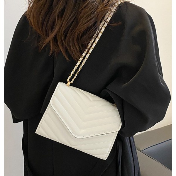 Sommarmode enfärgad handväska liten väska textur liten fyrkantig väska Koreansk version av den fashionabla budväskan (vit)